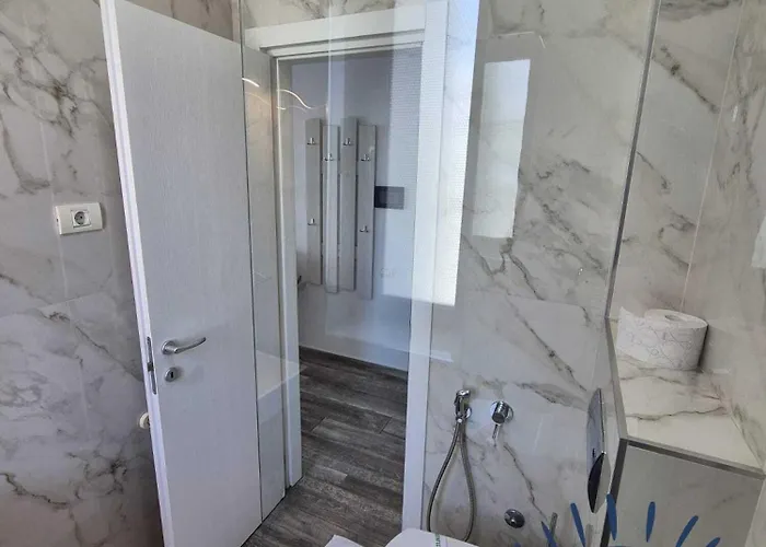 Summerland Sunny Apartament *