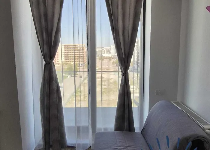 Summerland Sunny Apartament